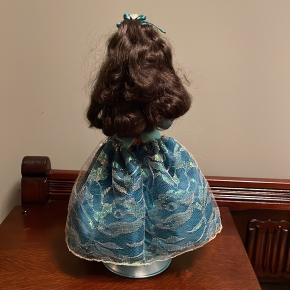 Emerald Elegance 1996 Barbie Limited Edition. - Picture 10 of 15